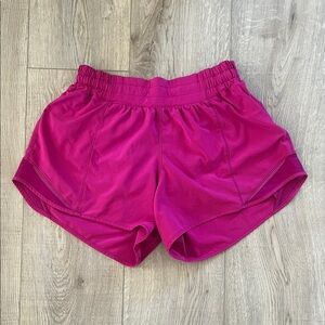 Lululemon Athletica Hotty Hot Shorts 3.5" Size 6 Fuscia Pink Low/Mid Rise